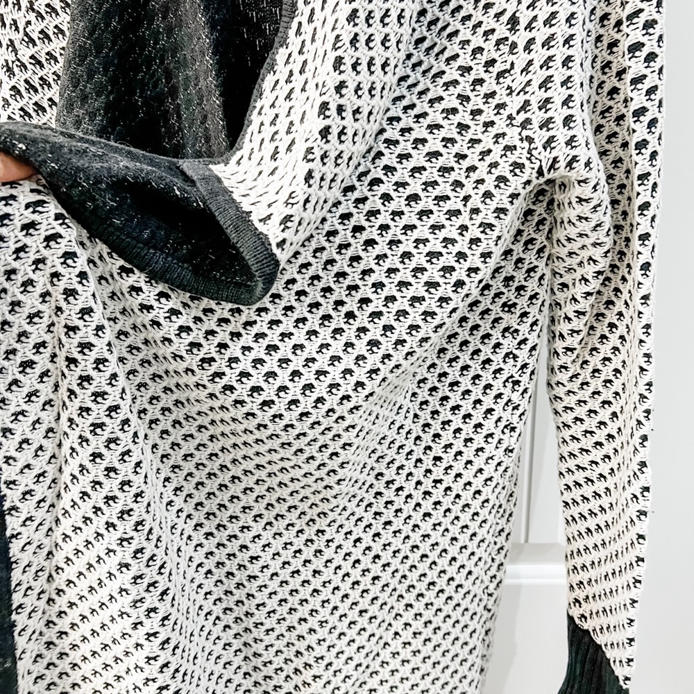 Kensie Black and White Fishnet Pattern Long Sleeve Sweater Cardigan Size Small - Picture 4 of 11